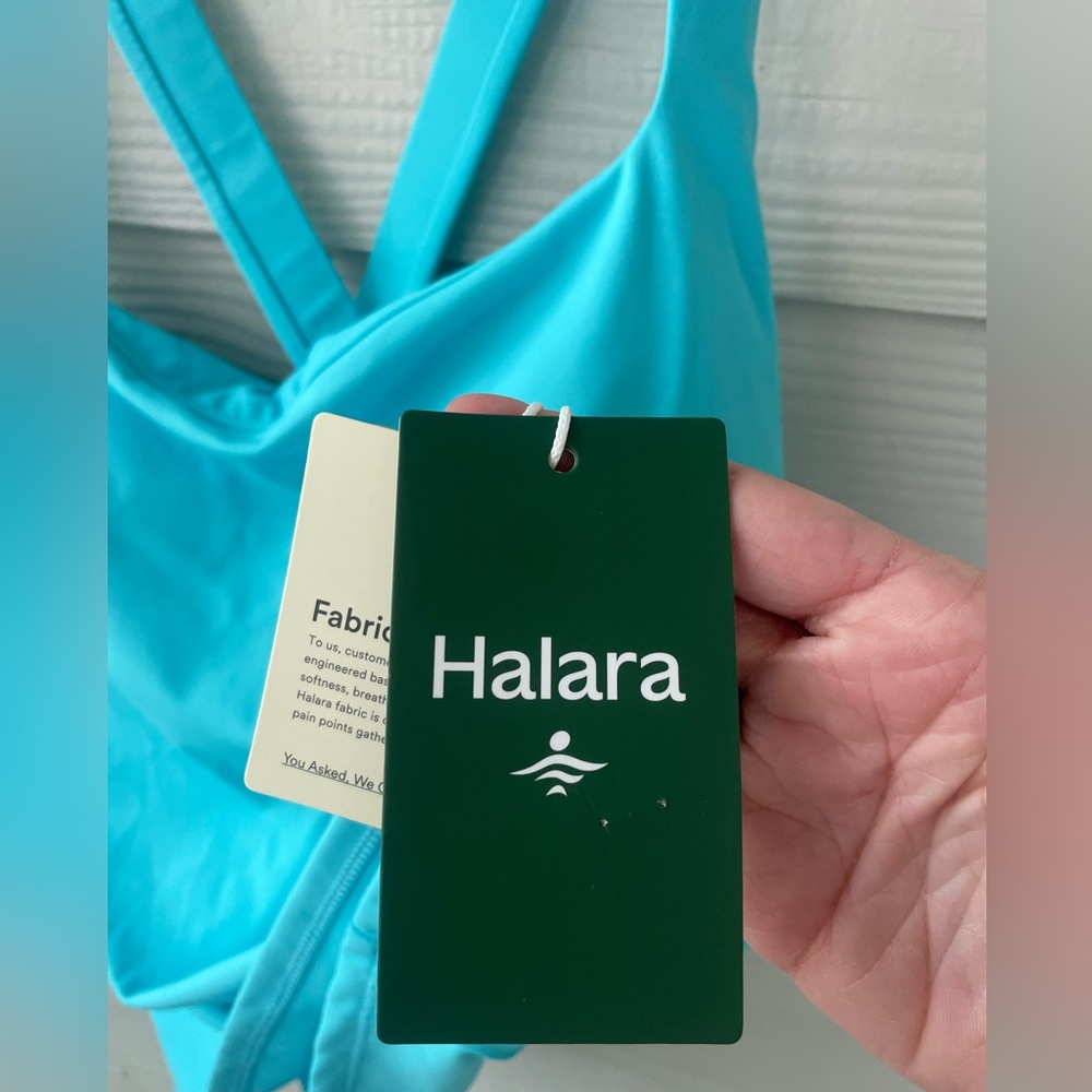 HALARA Aqua SoftlyZero Airy Cross-Strap Tank Top - Picture 2 of 5